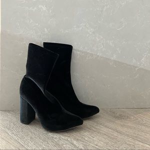 Faris Boot Black Velvet